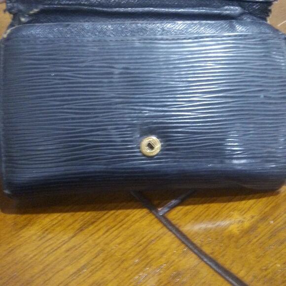 Louis Vuitton Epi Bifold Wallet with COA - Picture 5 of 11